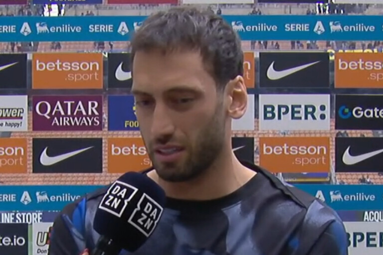 Hakan Calhanoglu prima di Inter-Roma