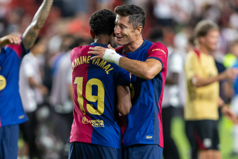 Lamine Yamal e Lewandowski del Barcellona