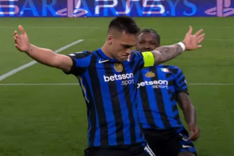 Esultanza di Lautaro Martinez con Thuram dopo il primo gol al Bayern Monaco