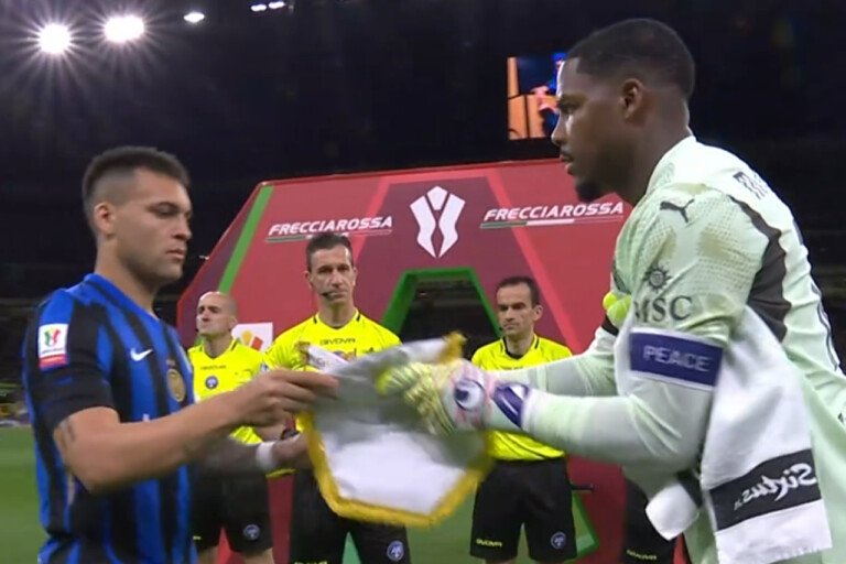 Lautaro Martinez e Maignan prima di Inter-Milan