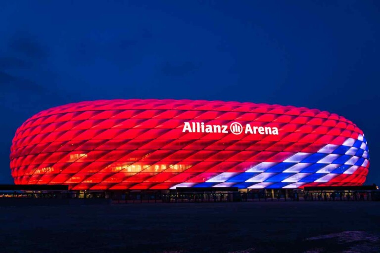 L'Allianz Arena visto dall'esterno