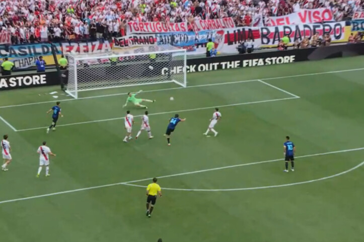 Gol Pio Esposito in Inter-River Plate