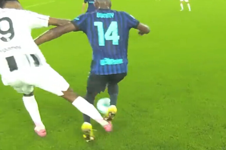 Contatto Thuram Bonny in Juventus-Inter