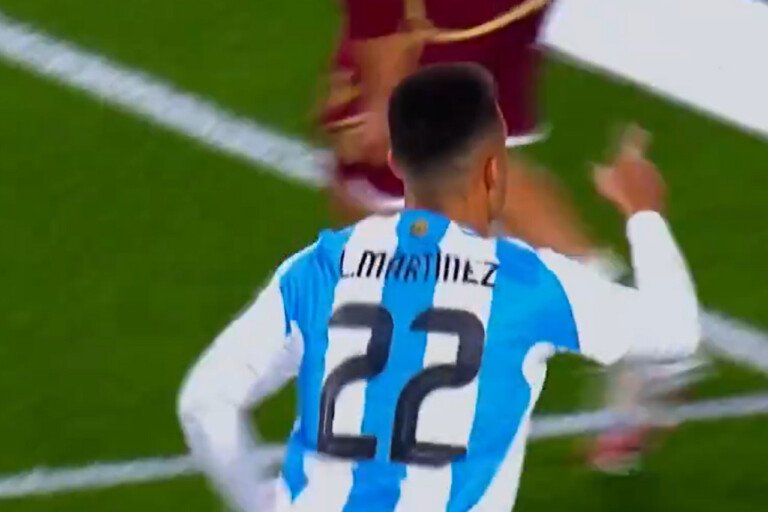 Lautaro Martinez in gol con l'Argentina